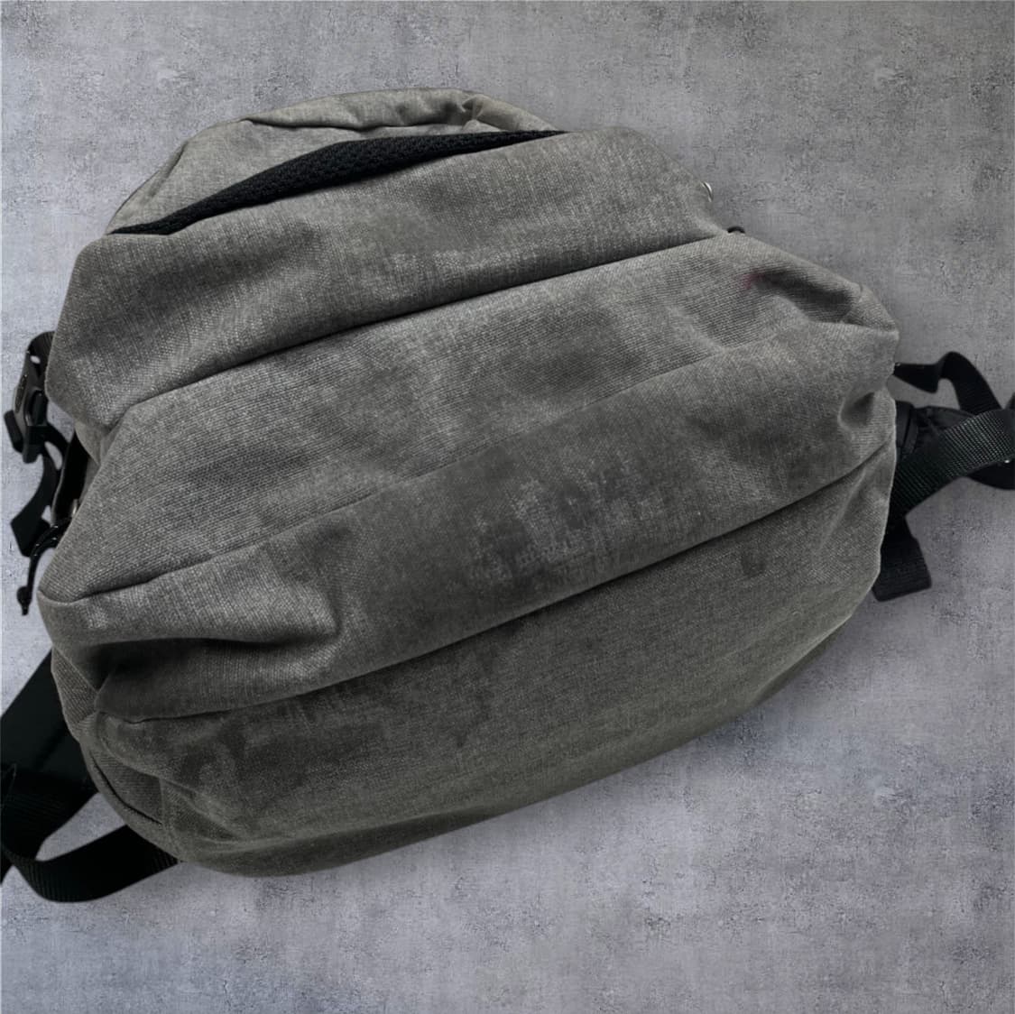 이스트팩 Eastpak 그레이 에그웜 백팩 상품이미지5