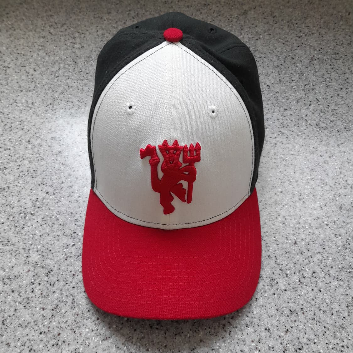 💥뉴에라 X 맨유 밴딩 볼캡 블랙 (L/XL)  상품이미지2