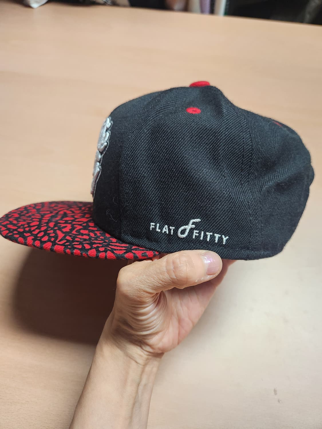 "FLAT FITTY Fads Die Young 스냅백 🖤🔥 레드 패 상품이미지5