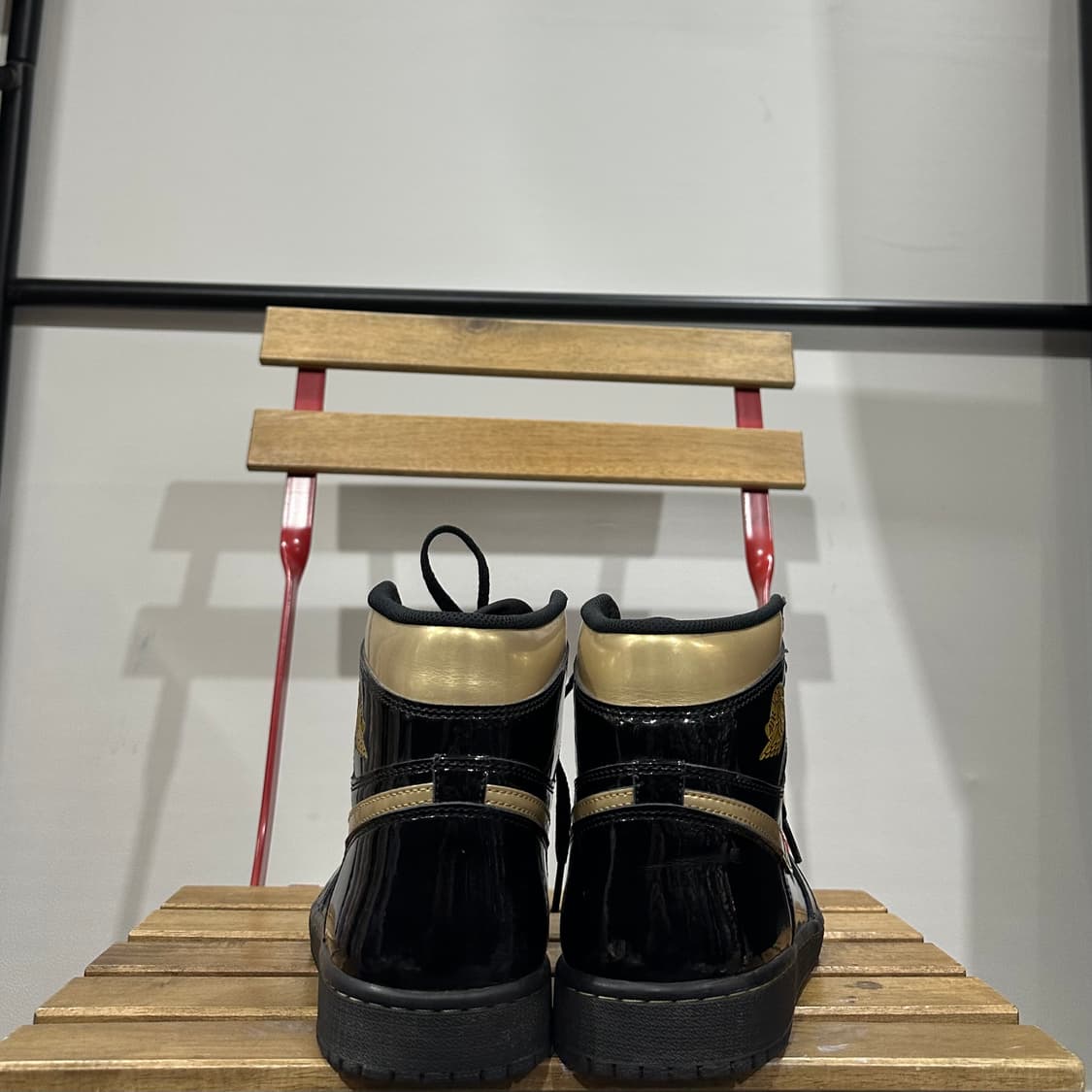 285) 나이키 운동화 조던 1 레트로 하이 OG 메탈릭 골드 상품이미지4