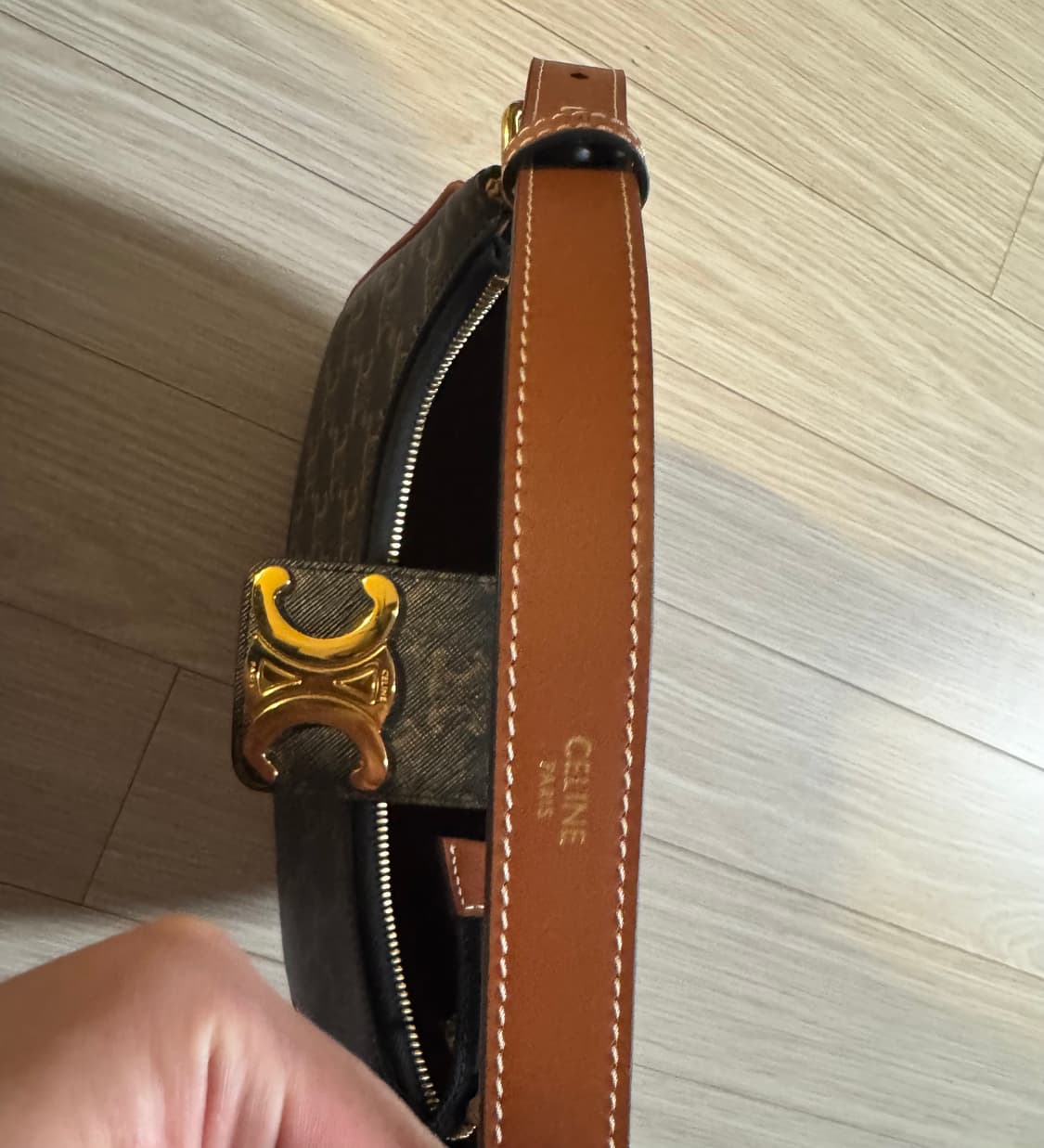 셀린느 미디엄 트리옹프 아바 백 상품이미지3