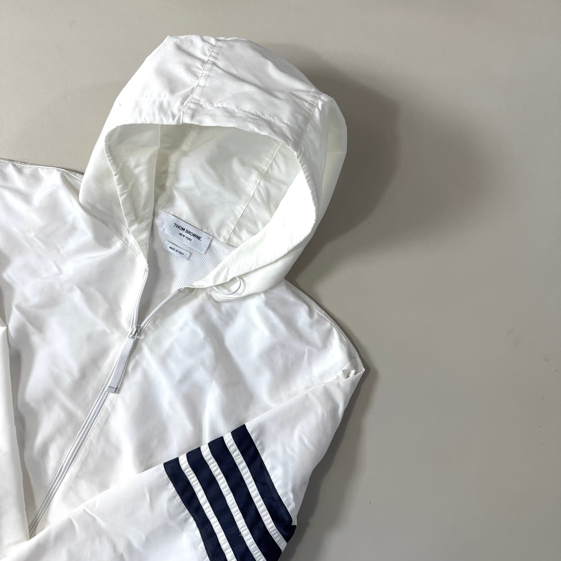 [백화점판/3]톰브라운 사선완장 립스탑 바람막이 상품이미지1