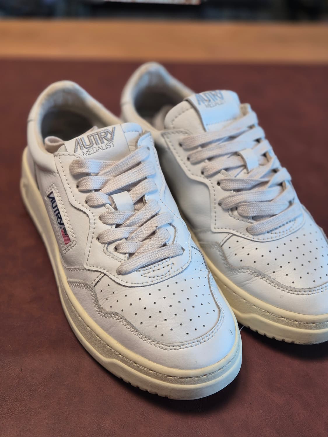 240-245(38) 오트리 메달리스트  상품이미지8