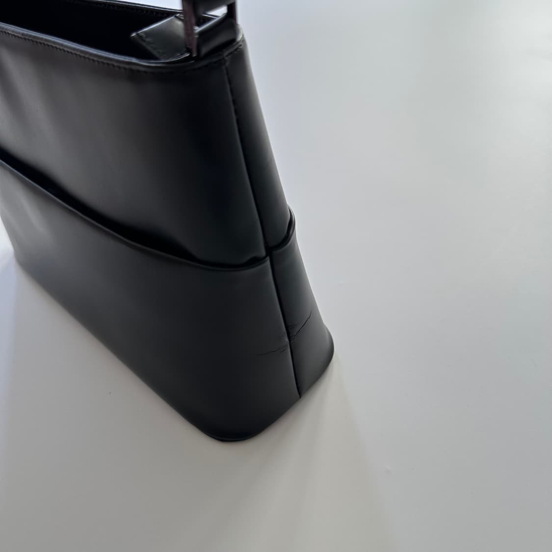 이세이미야케 im product 가죽 토트백 상품이미지4
