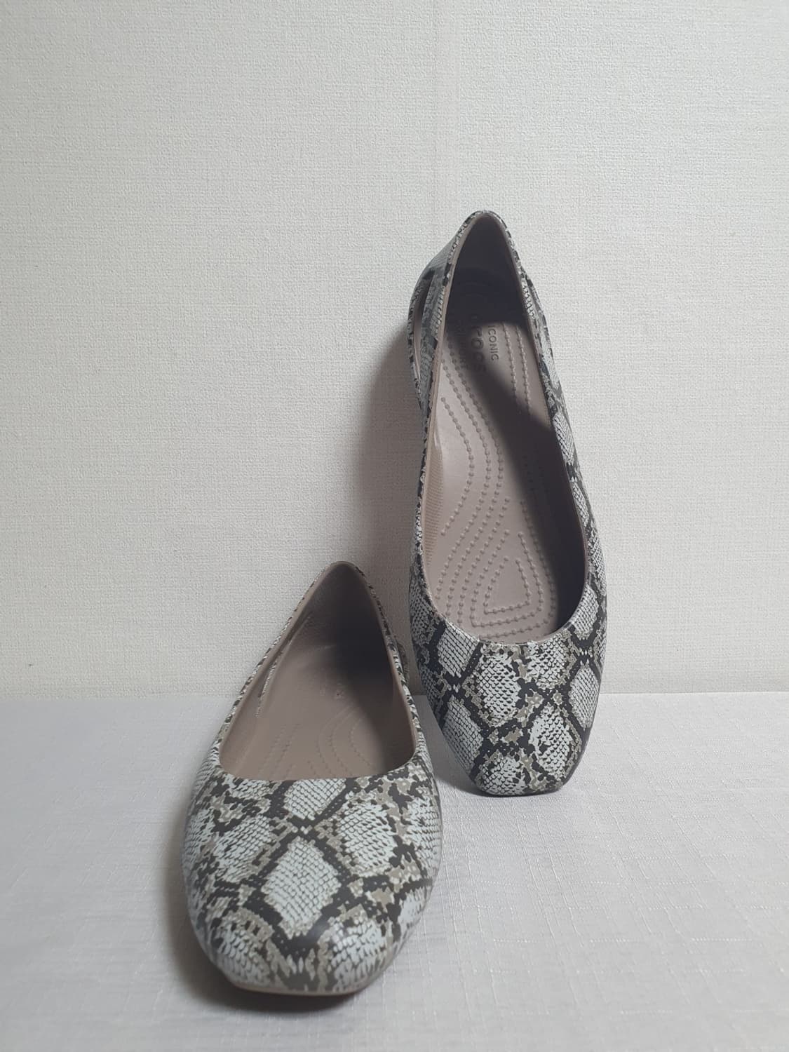 230mm 크록스 슬론 그래픽 플랫슈즈 머쉬룸 상품이미지5