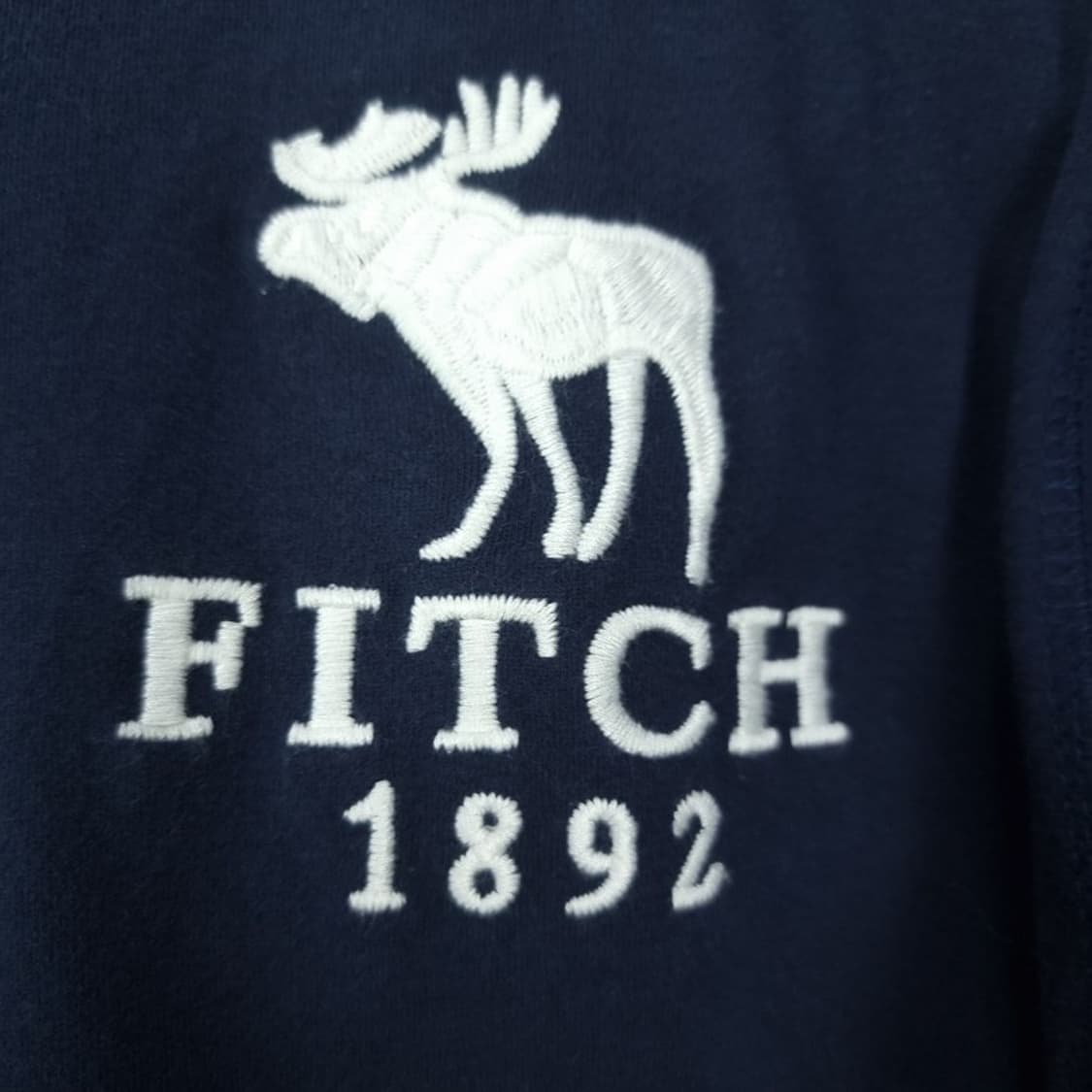 [아베크롬비] 로고 패치 슬림핏 헨리넥 반팔티 네이비 M20194 상품이미지7