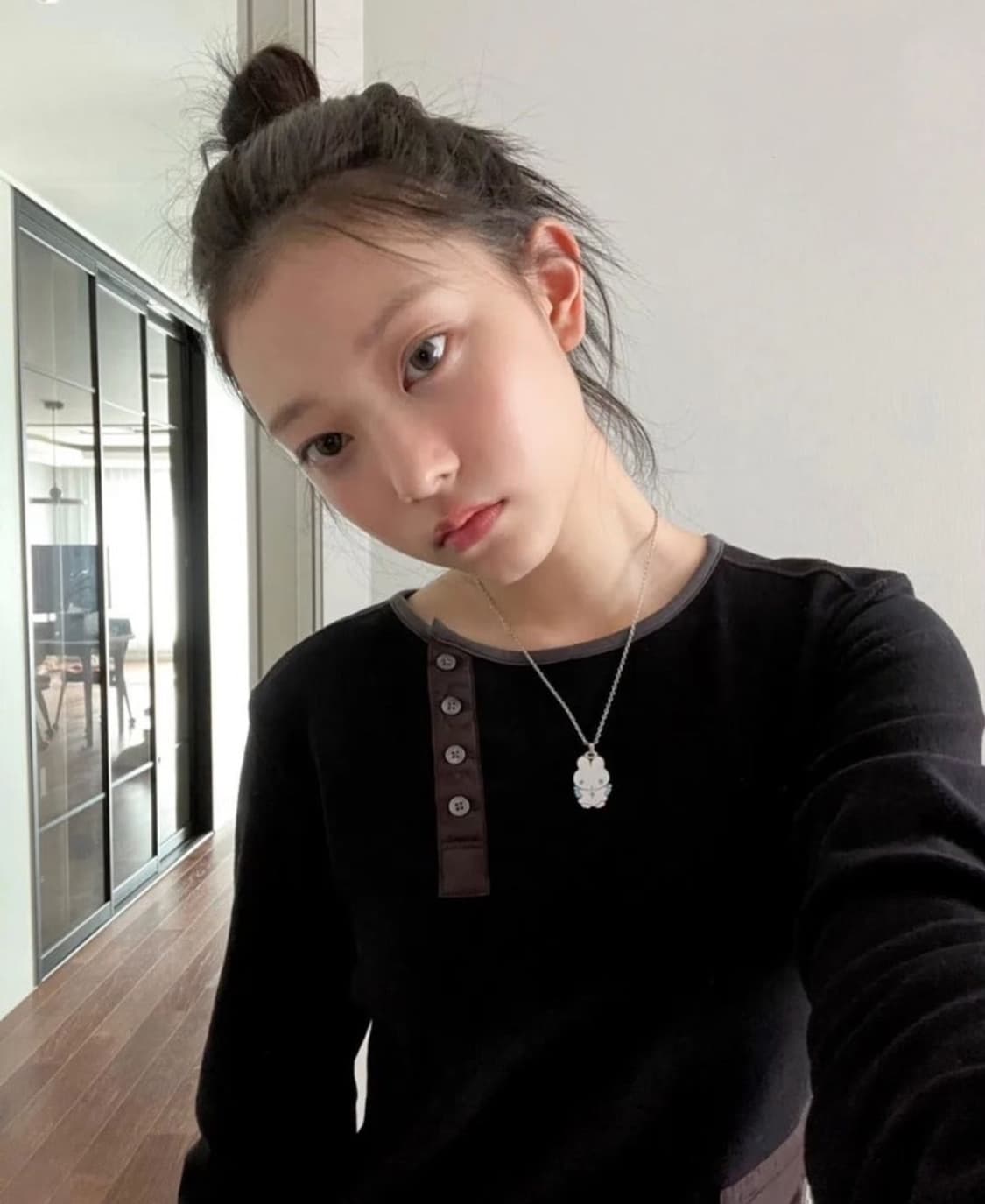 뉴진스 해린 착용) 스마트어반유즈풀 SUU 롱슬리브 블랙 상품이미지1