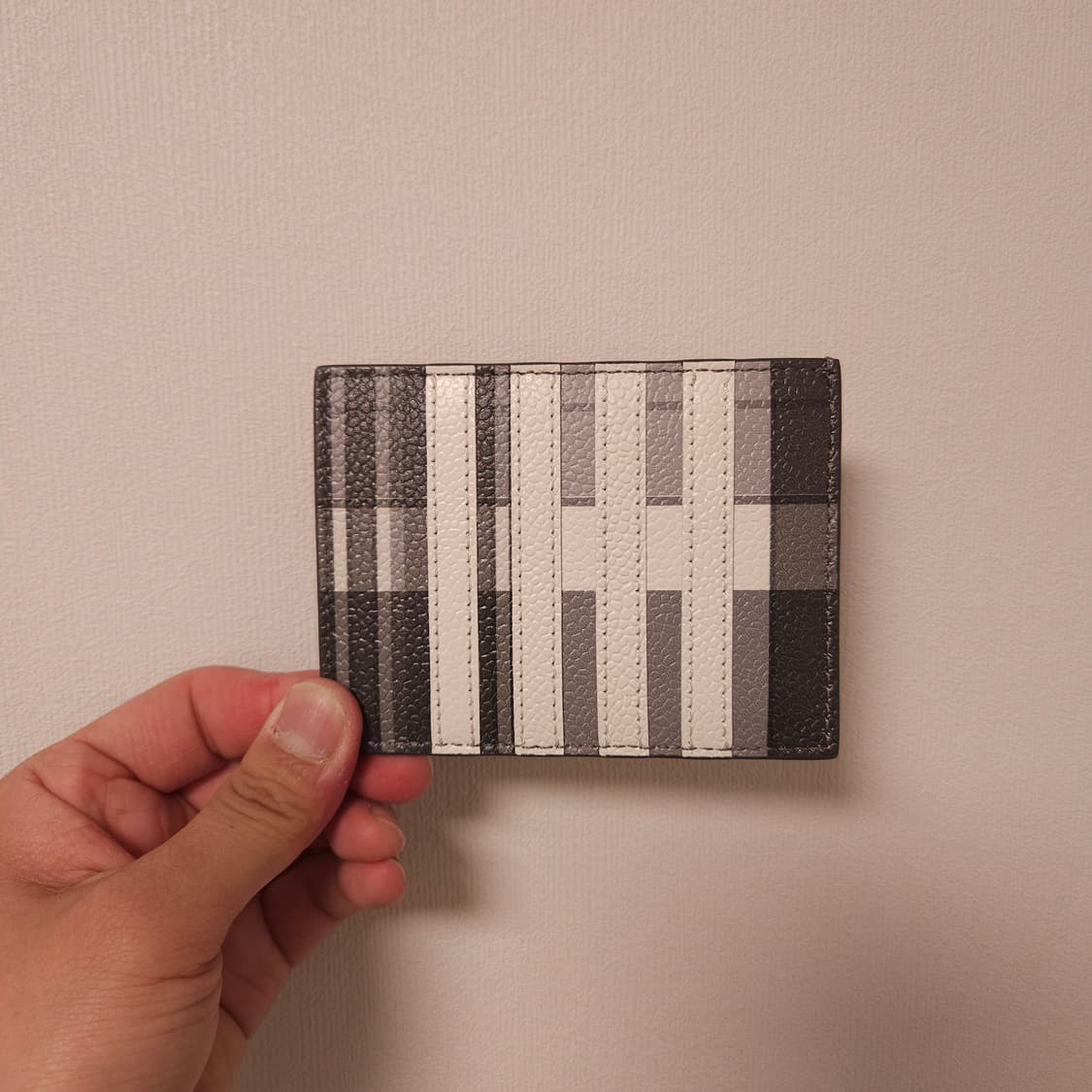 톰브라운 카드지갑 그레이 체크 상품이미지2
