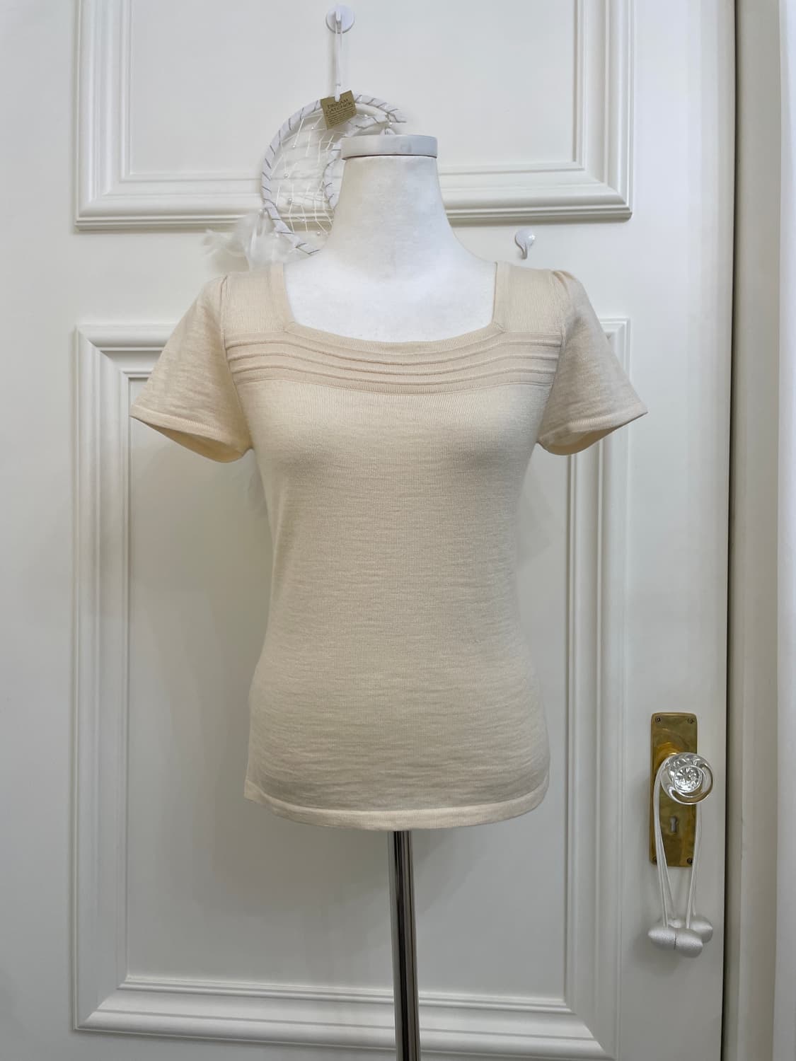 beige bust pleats puff basic knit top 상품이미지1