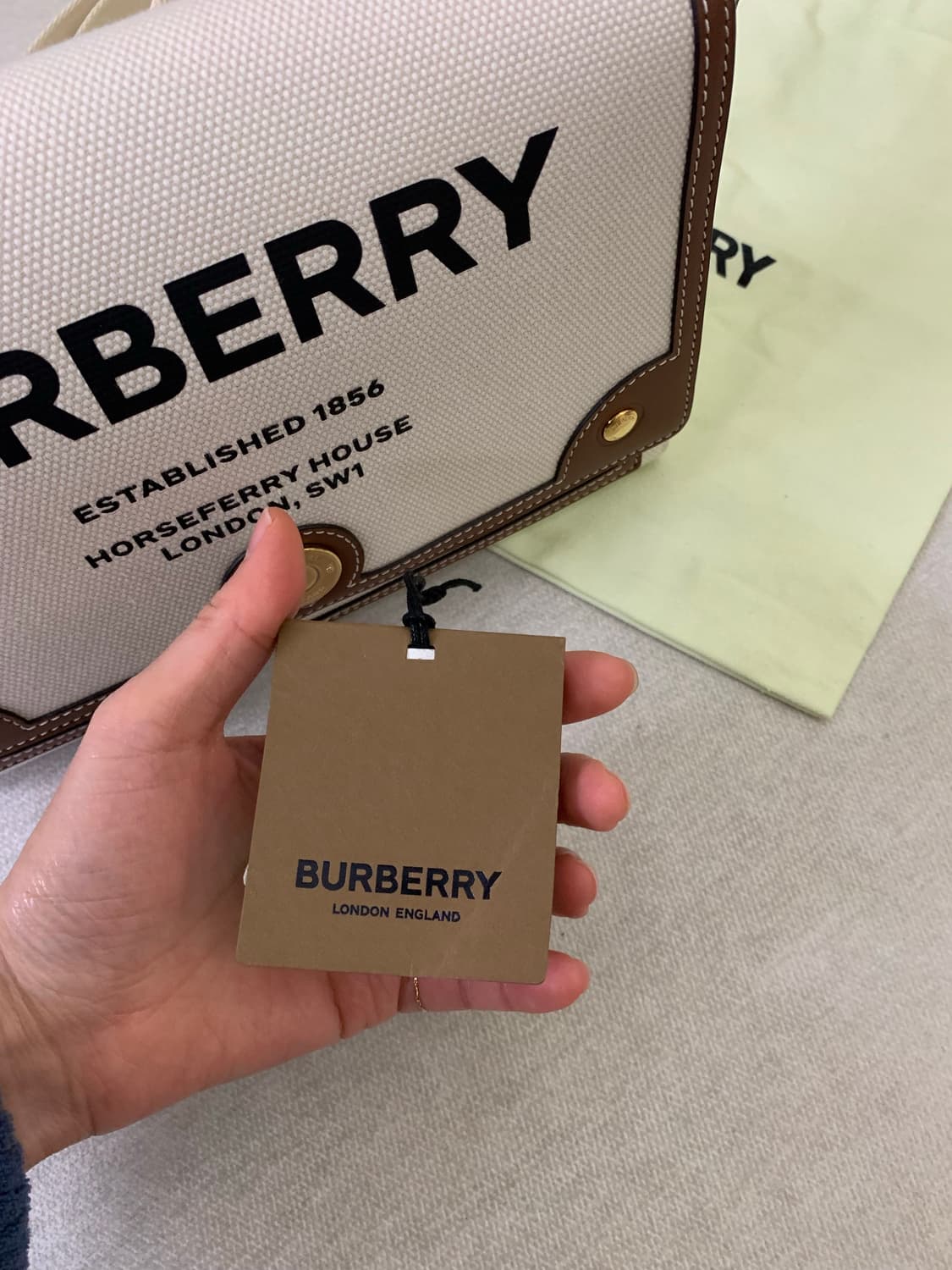 버버리 호스페리 로고 캔버스 백 상품이미지8
