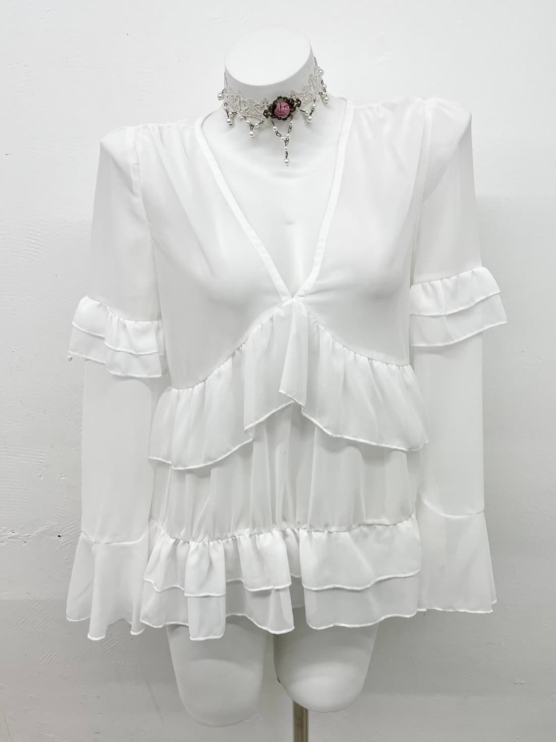 화이트 시어 프릴 블라우스 상품이미지1