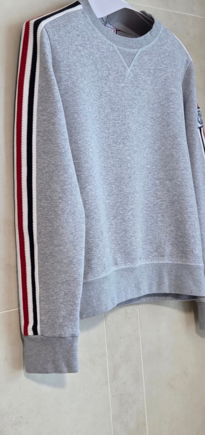 몽클레어 감마블루 스웻 S
드라이완료 택포 상품이미지4