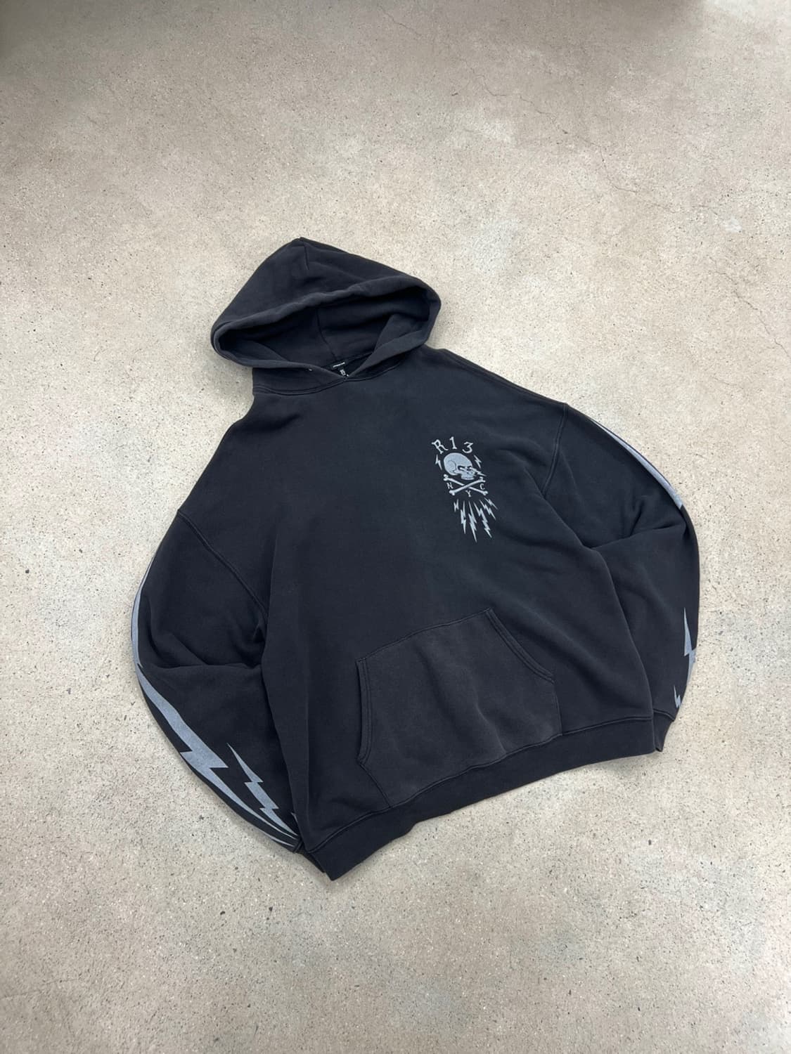 R13 알써틴 오버사이즈 스컬 볼트 후드티셔츠 상품이미지4
