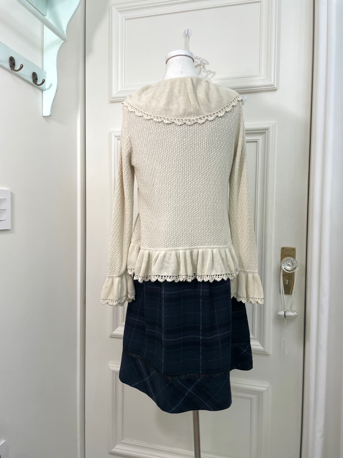 AXES FEMME ivory crochet ruffle cardigan 상품이미지3