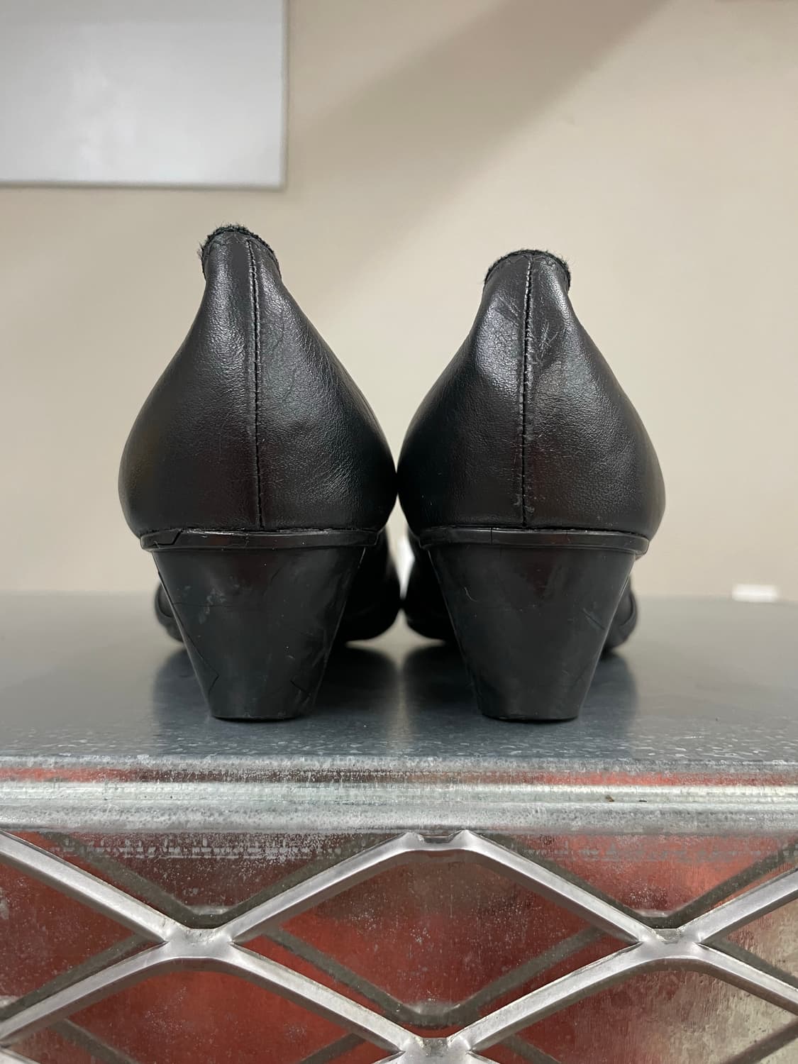 캠퍼 레더 펌프스 블랙 39 상품이미지3