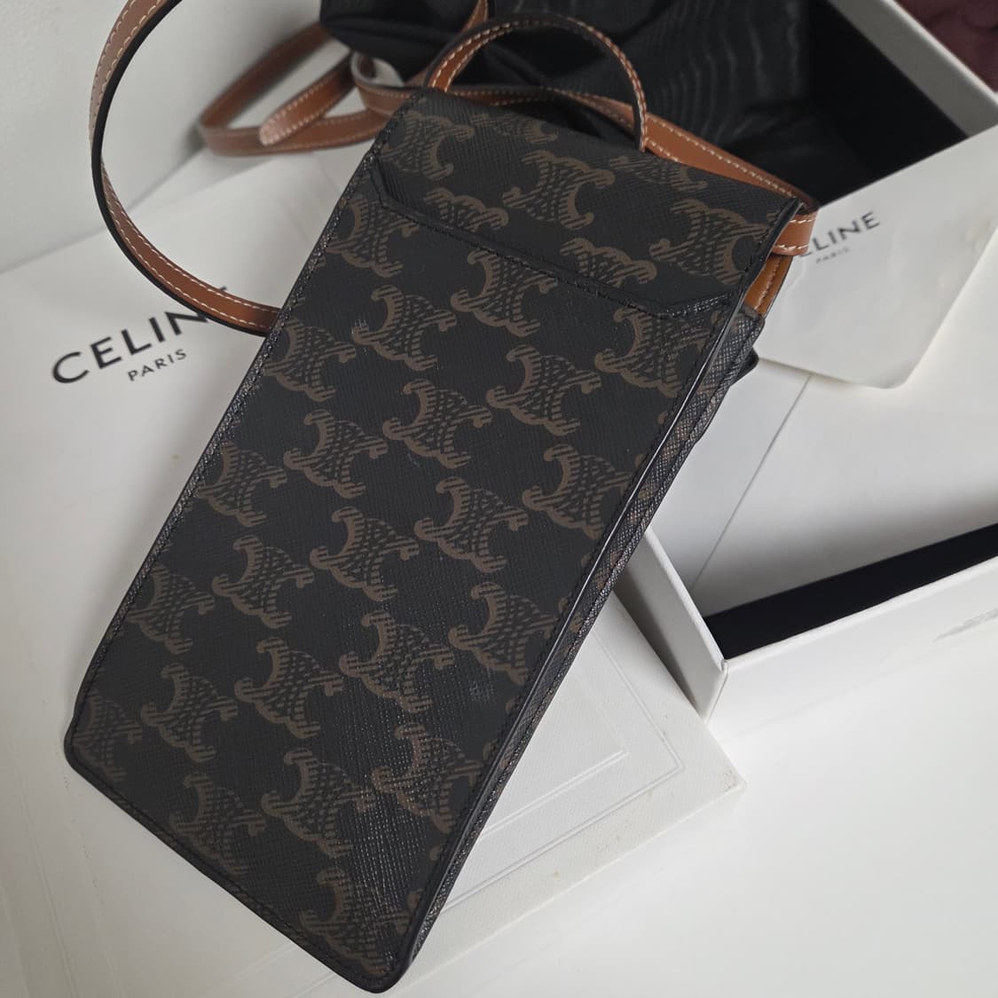 CELINE 셀린느 정품 매장가135만원 트리오페 틴 폰홀더백 폰파우치 상품이미지3