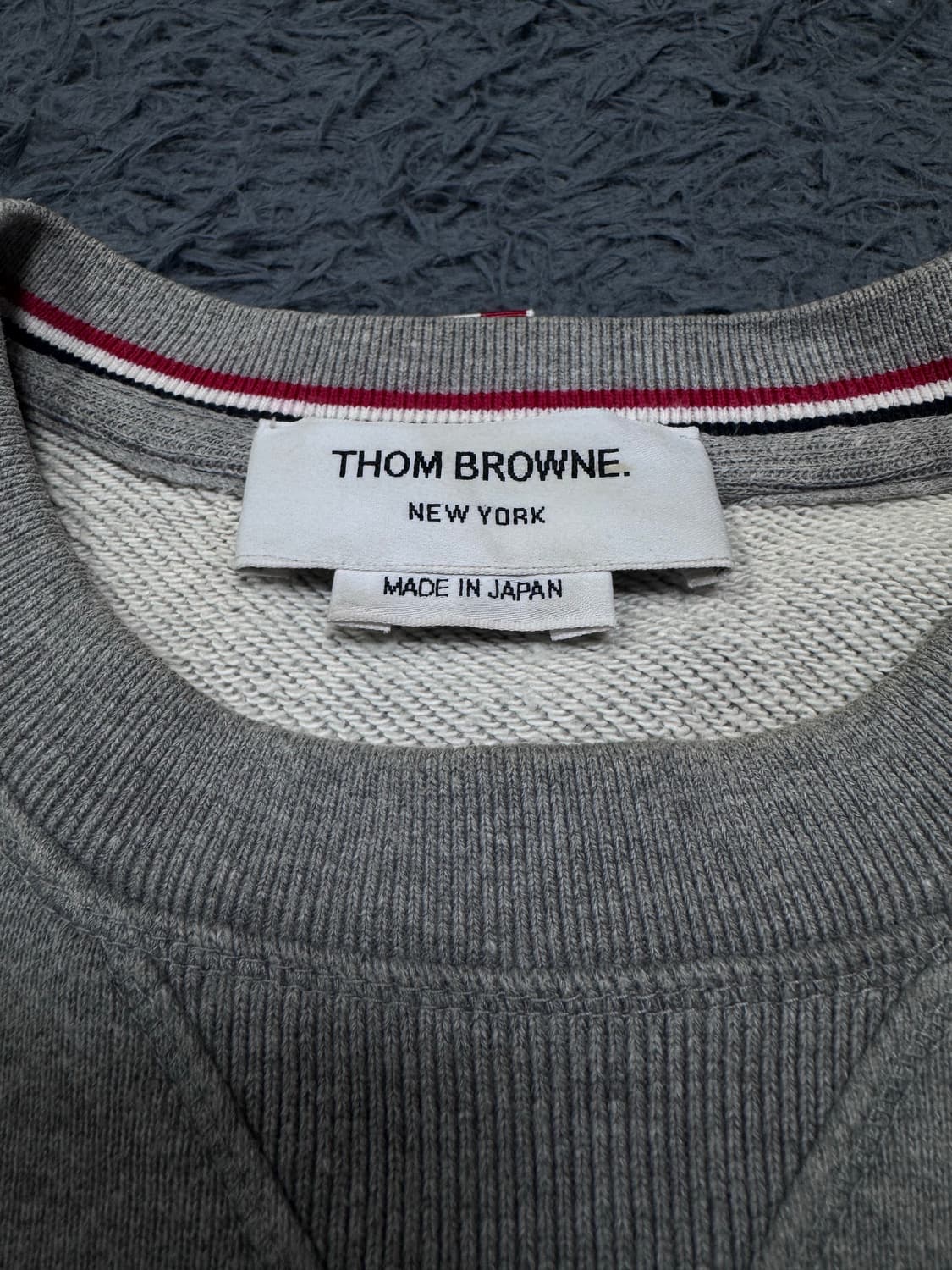 톰브라운 사선완장 맨투맨 그레이 3사이즈 상품이미지2