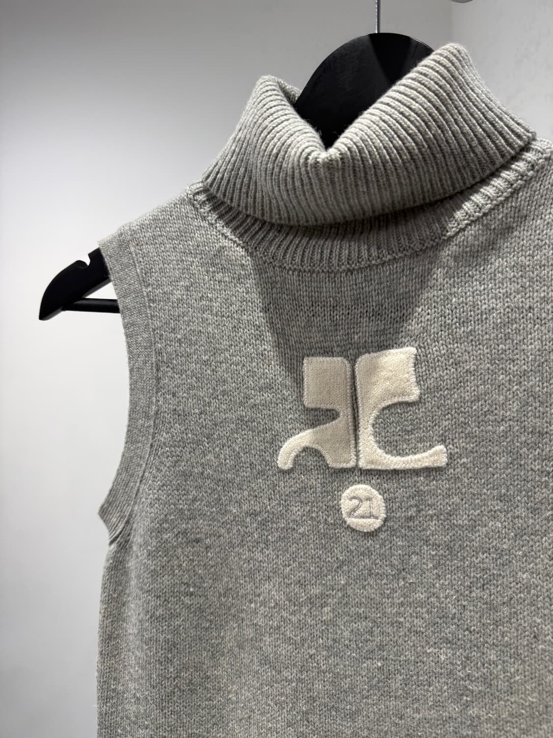 꾸레쥬 니트 상품이미지3