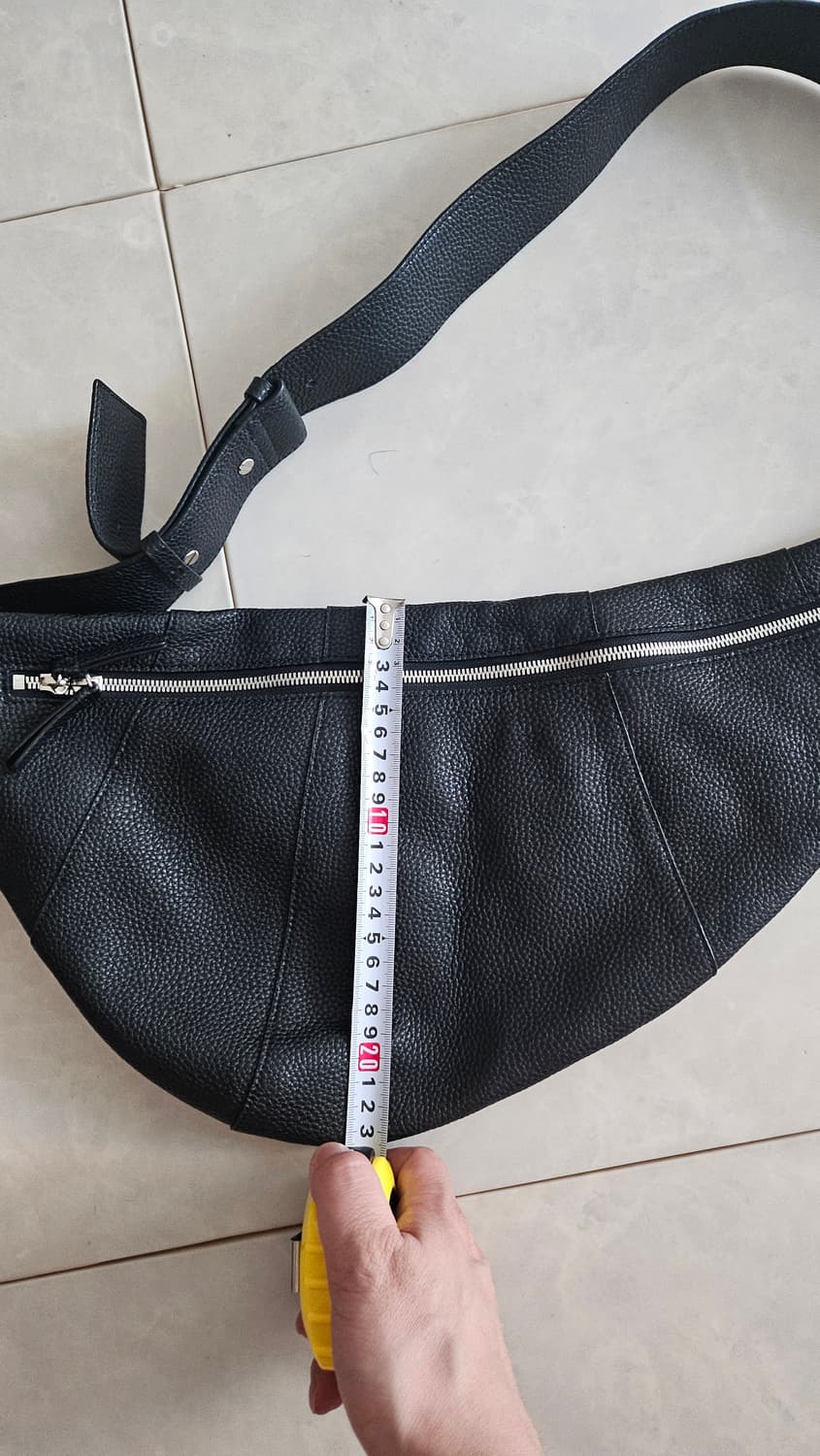 타임옴므 블랙 가죽 크루아상 호보백 숄더백 상품이미지7