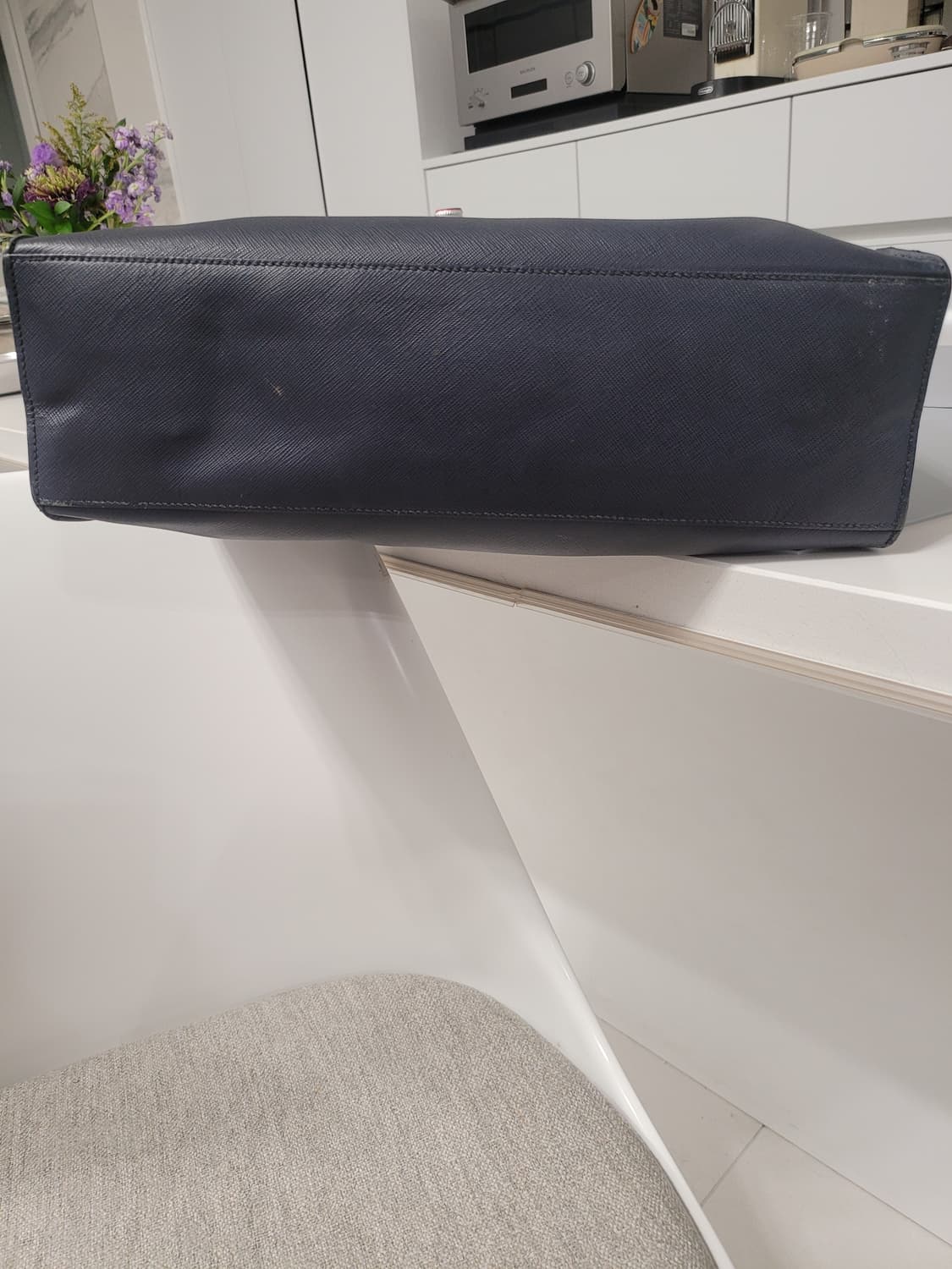 세련된 네이비 컬러 PRADA 프라다 사피아노 남성 토트백 B급 중고 상품이미지5