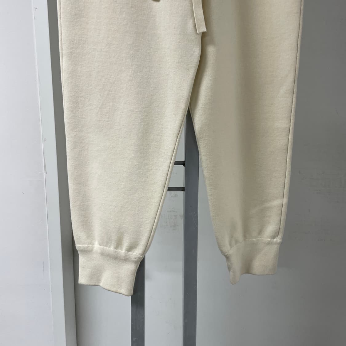 버버리 트레이닝 조거 팬츠 아이보리 S(W) 상품이미지3