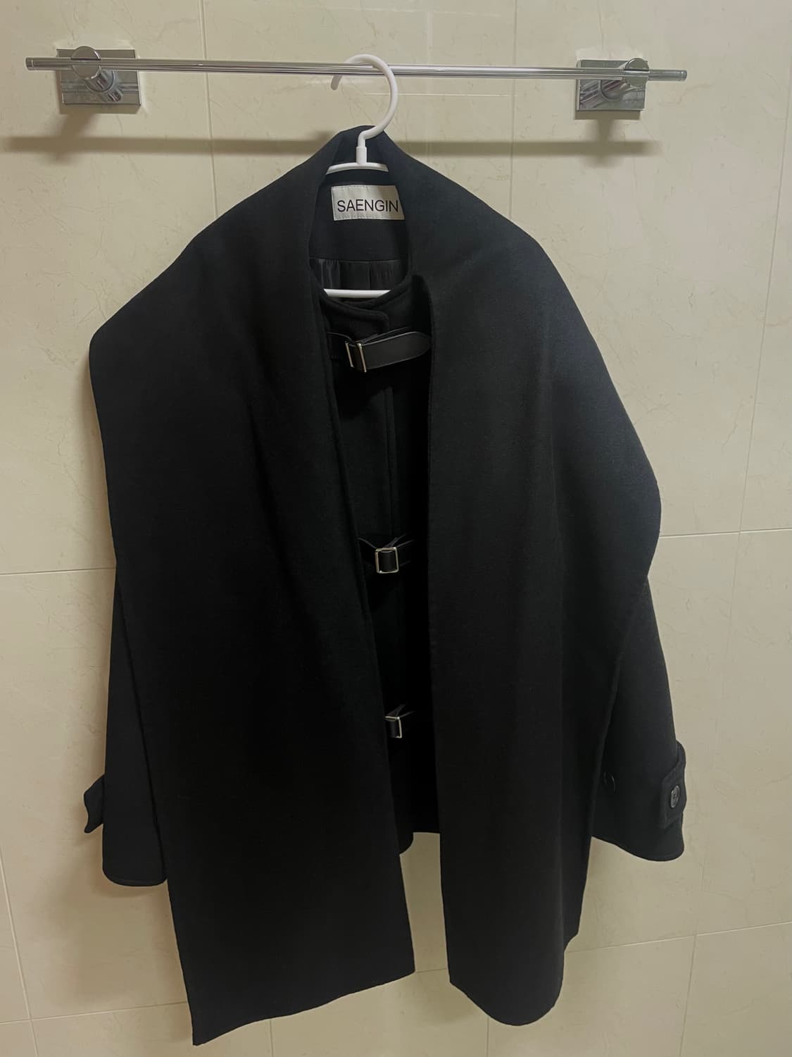 [생긴스튜디오] 벨티드 머플러 울 코트 - 블랙 상품이미지4