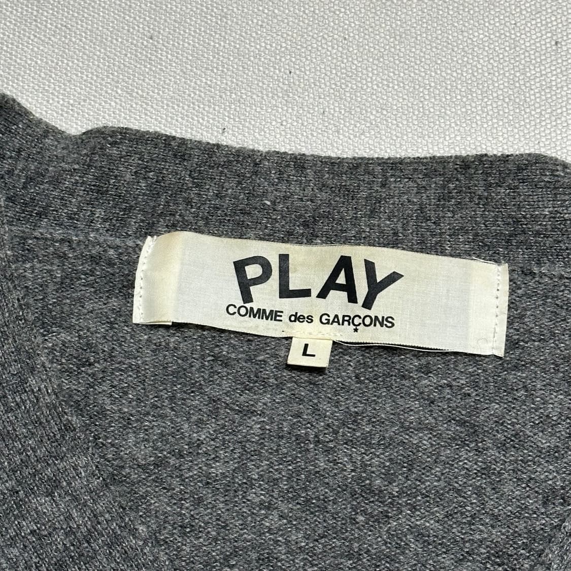 L 꼼데가르송 레드와펜 브이넥 울 가디건 상품이미지4