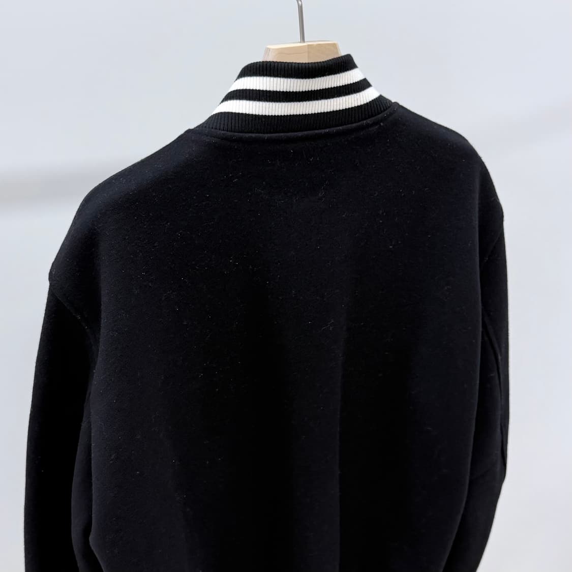 [S급/2XL] 오프화이트 바시티 봄버 자켓 블랙 상품이미지6