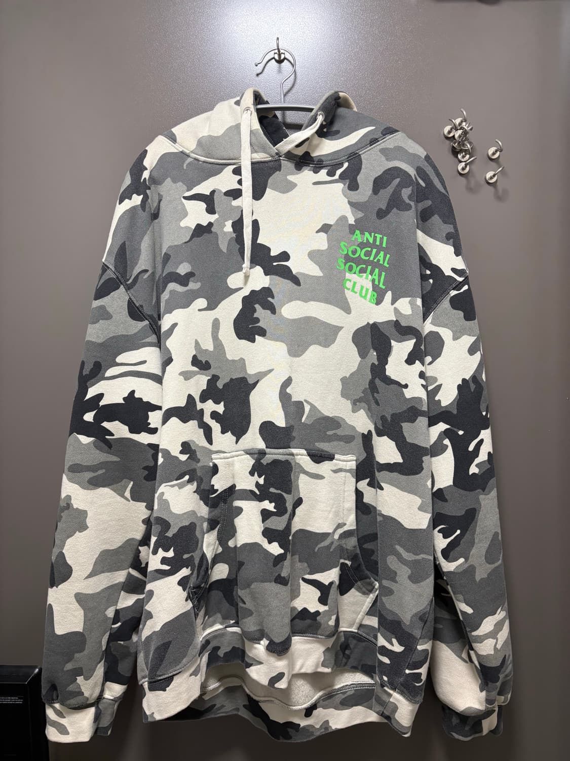 안티소셜소셜클럽 카모 후드티 상품이미지1