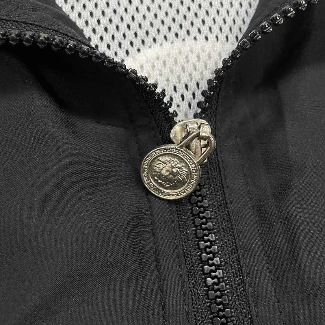베르사체 진스꾸띄르 메두사 빅 로고 바람막이 자켓 상품이미지6
