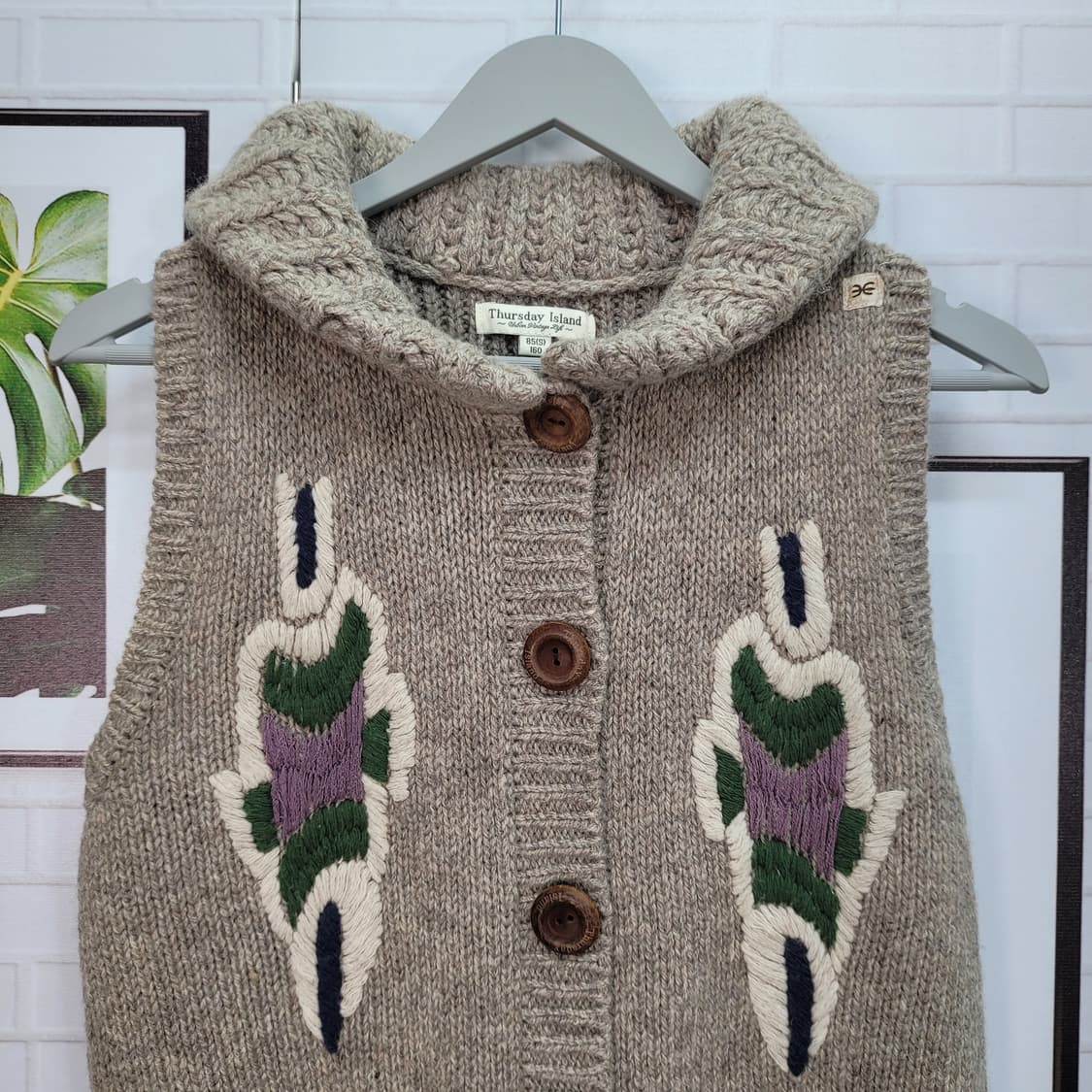 써스데아일랜 모100% 자수 니트 조끼 베스트 S(85)사이즈 새상품급 상품이미지2