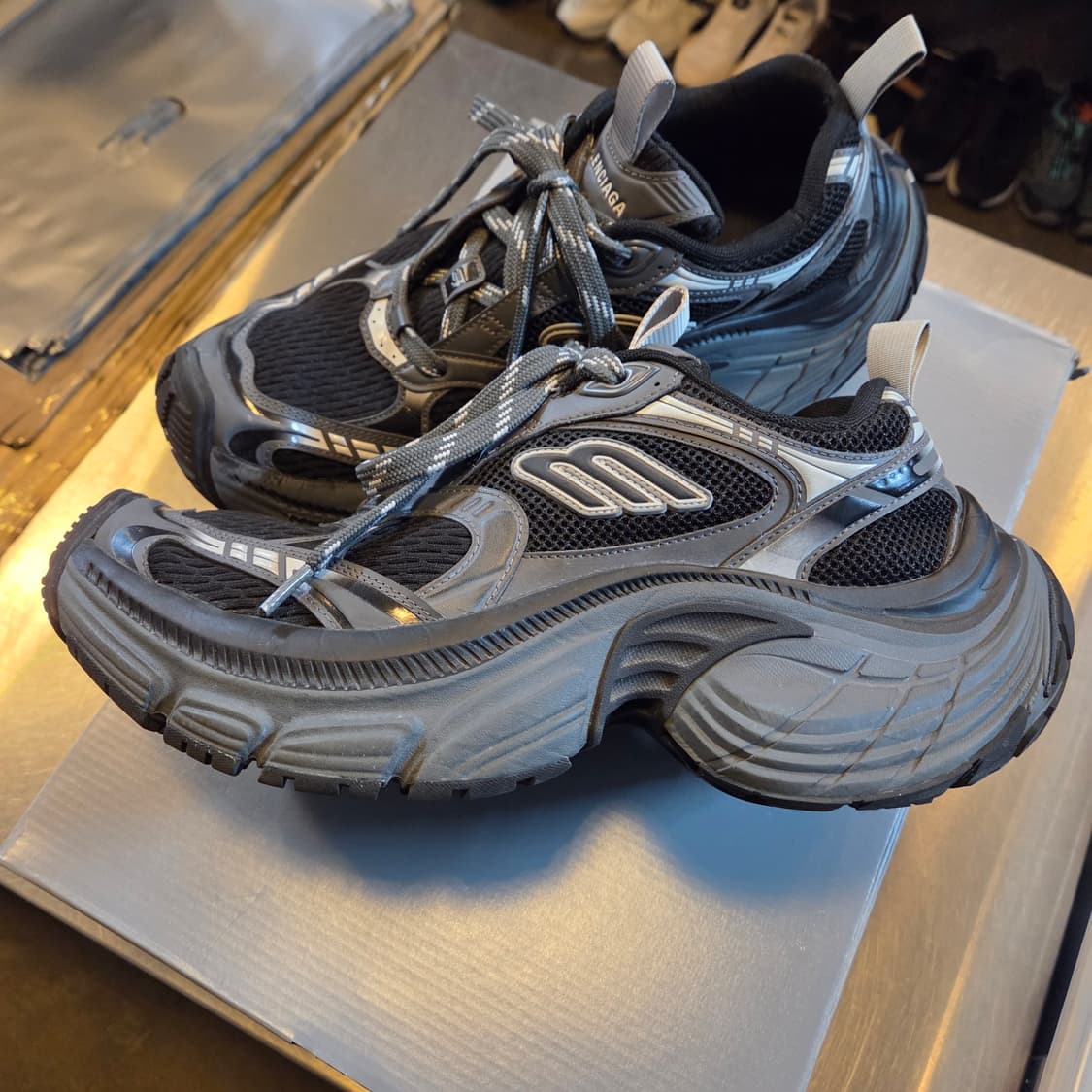 발렌시아가 6XL 블랙/그레이 (43) 상품이미지4