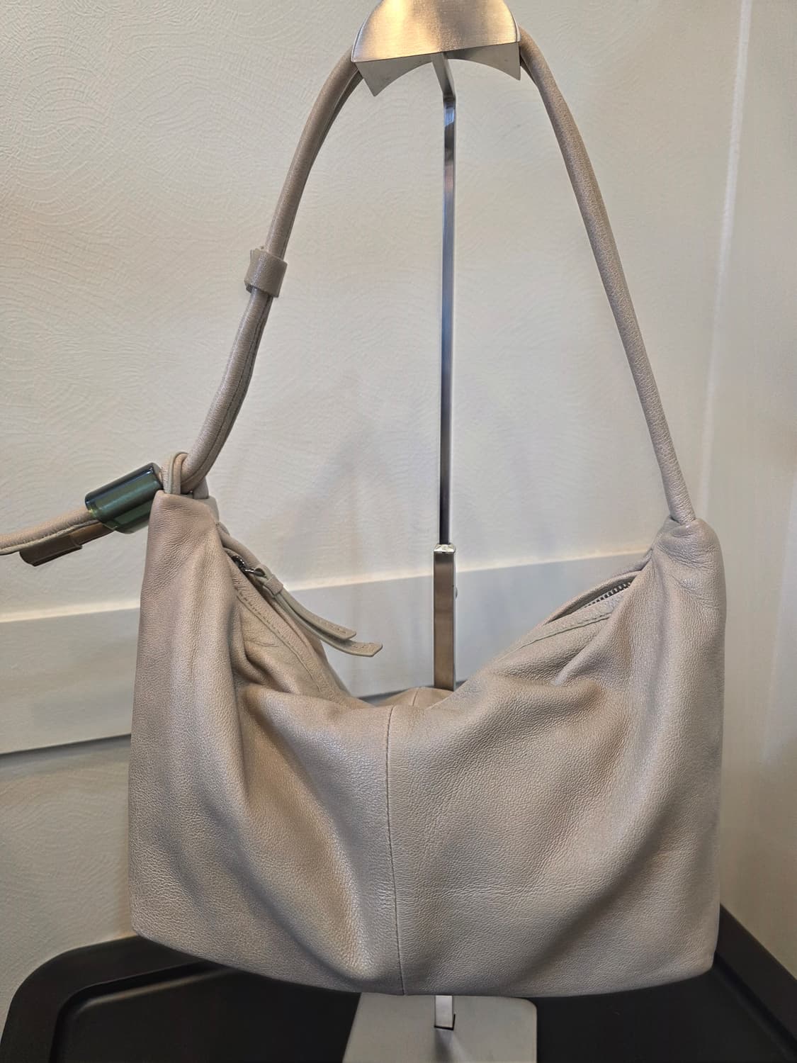 아카이브앱크 릿지 숄더백 스웨이드크림 상품이미지1