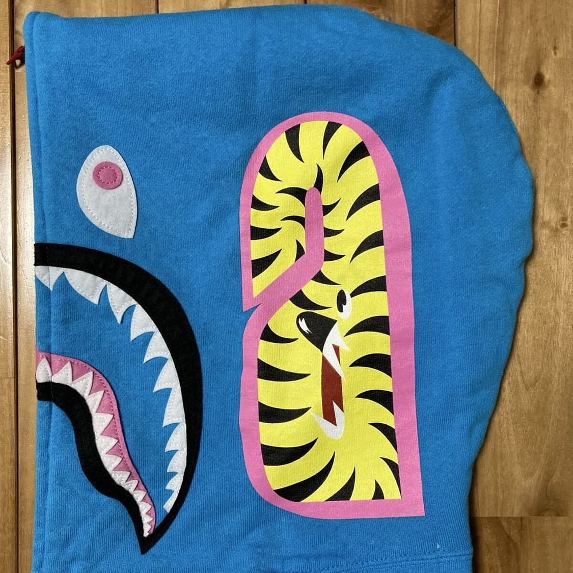 초레어 니고 시절 베이프 네온 샤크 후드집업 블루 상품이미지4