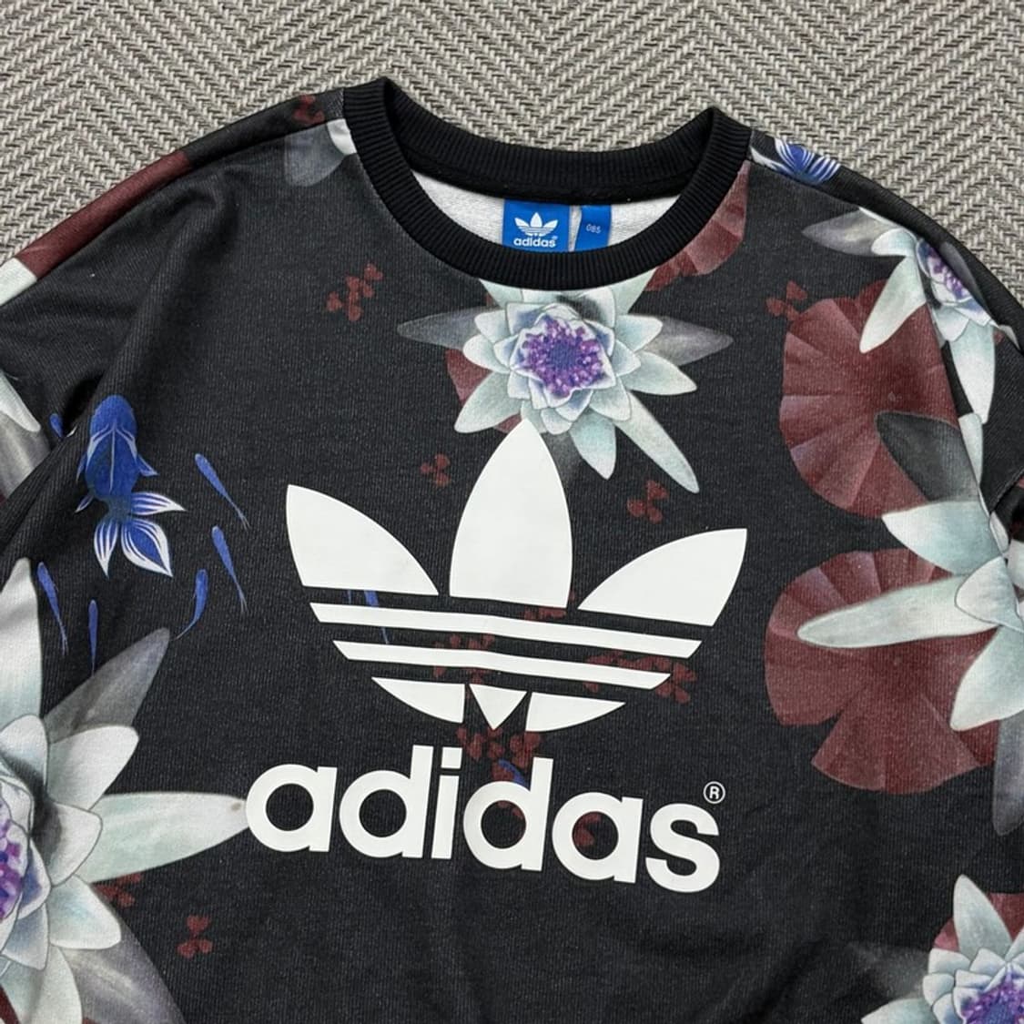 아디다스 플라워 패턴 빅로고 맨투맨 v2431 상품이미지3