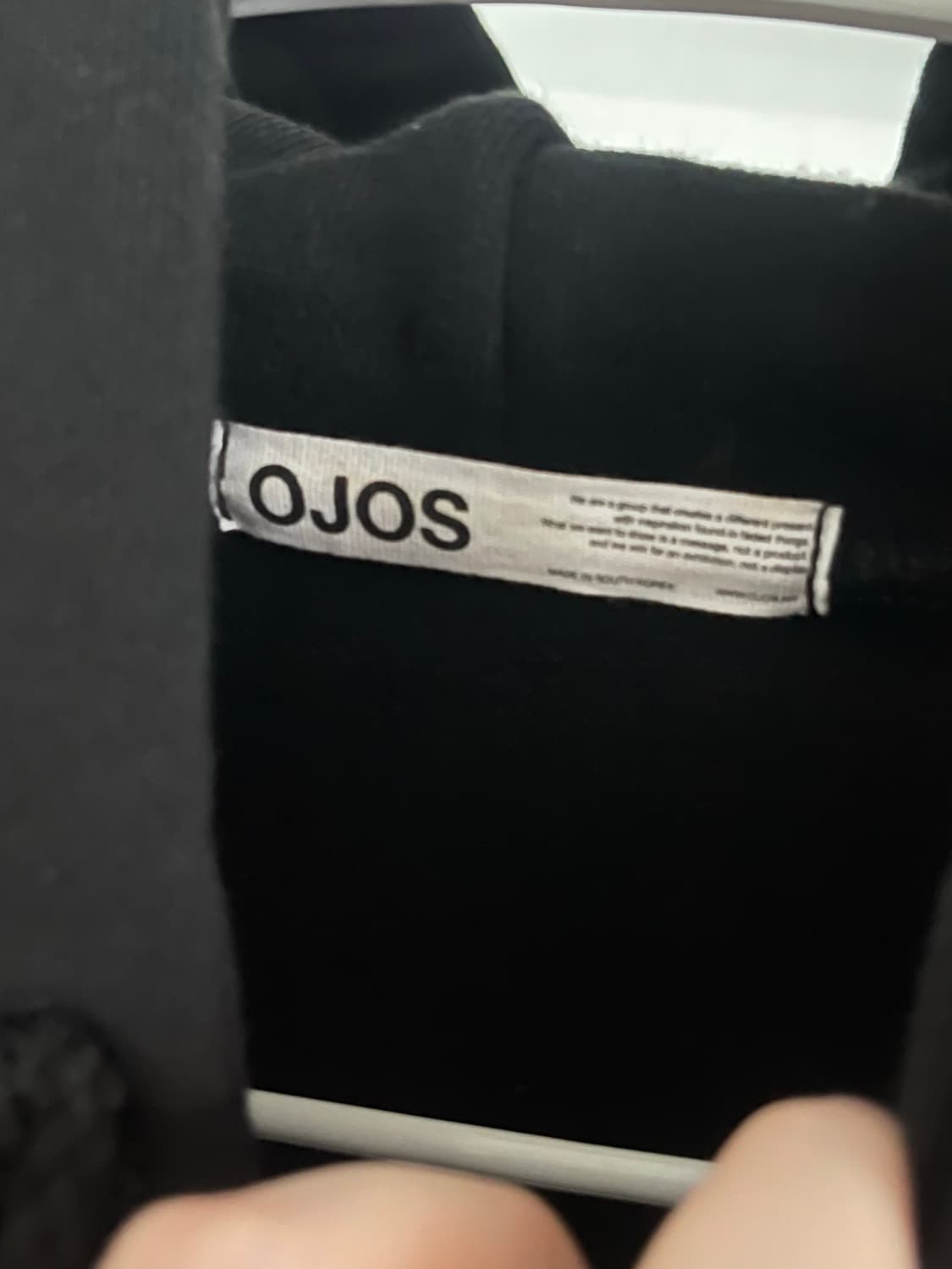 오호스 OJOS 커브드 그래픽 후디(블랙) 상품이미지3