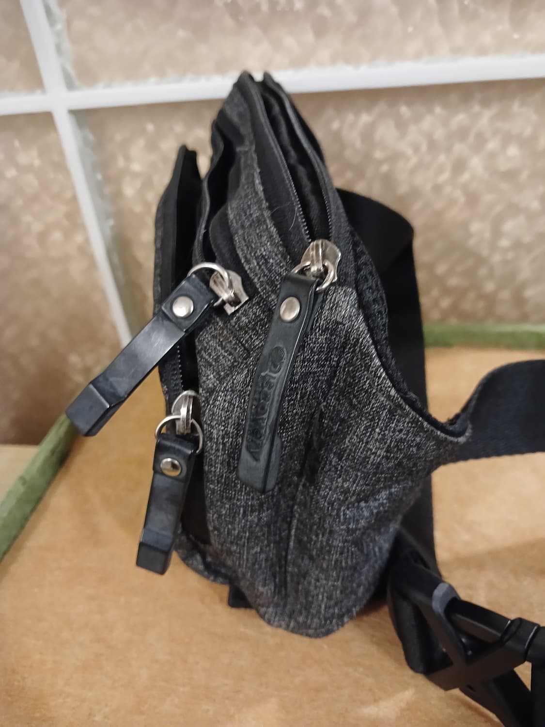 디스커버리 정품 남여공용 힙색 슬링백 가방 상품이미지4