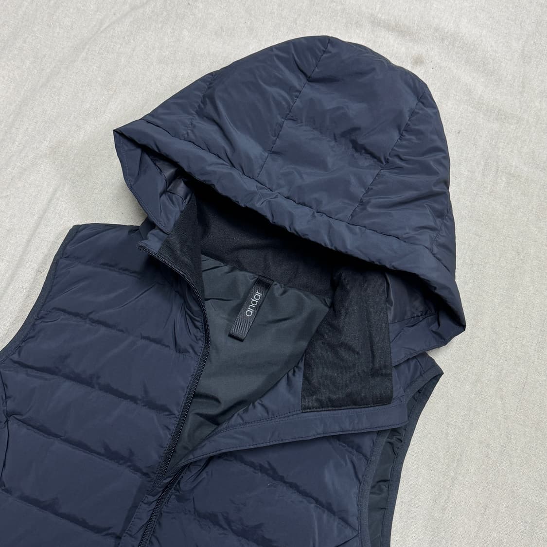 안다르 에어플라이 후드 패딩 베스트 8 상품이미지3