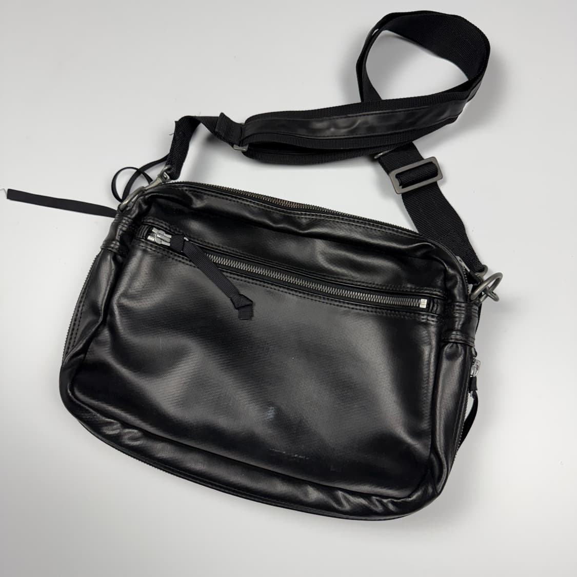 요시다포터 러기지라벨 뉴라이너 숄더백 블랙 상품이미지3