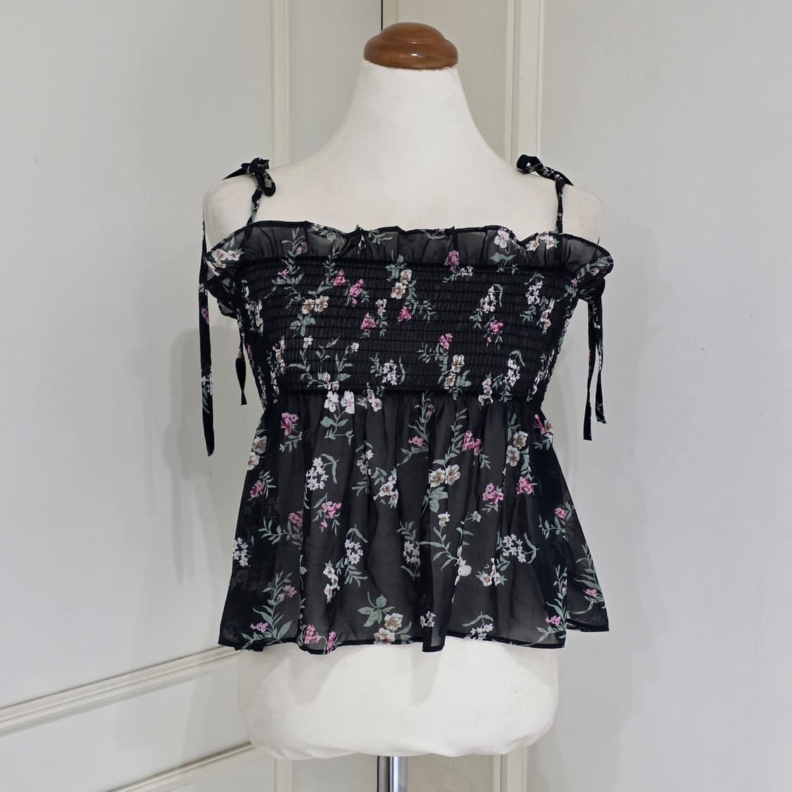 빈티지)블랙 꽃무늬 셔링 스모크 모리걸 여름휴양지 슬리브리스나시탑 상품이미지1