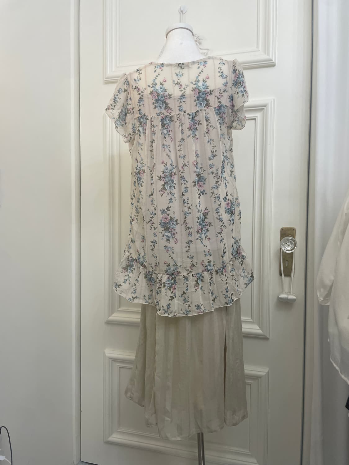 ROSA CHERI beige bow point flower blouse 상품이미지4