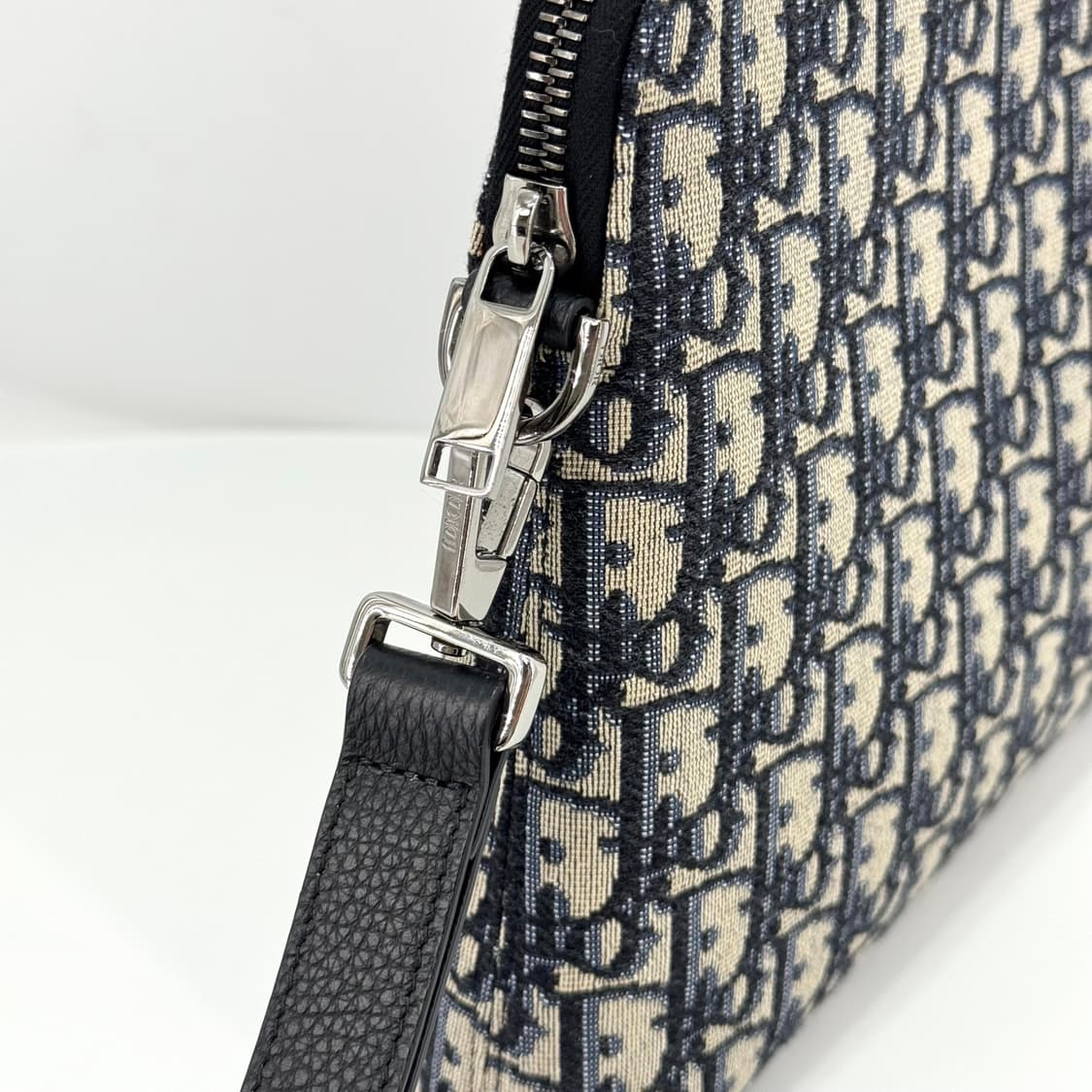 디올 오블리크 자카드 스트랩 클러치백 (2OBCA251YSE) 상품이미지8