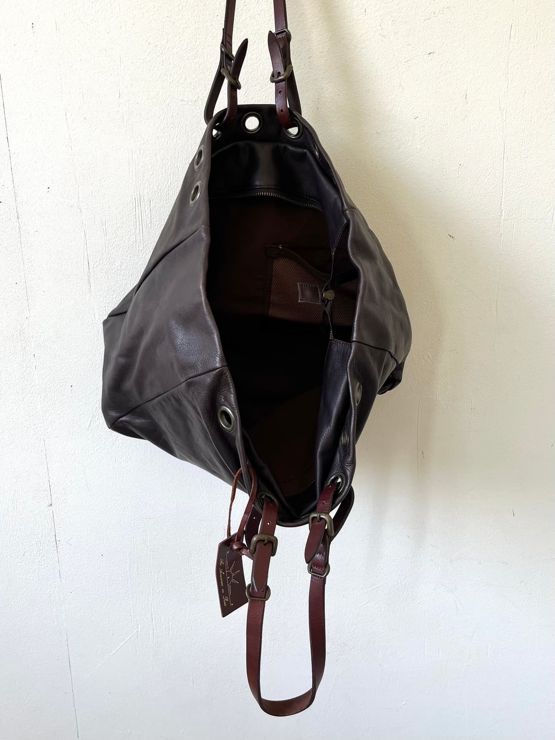 A.I.P Eyelet Leather Tote Bag 상품이미지3