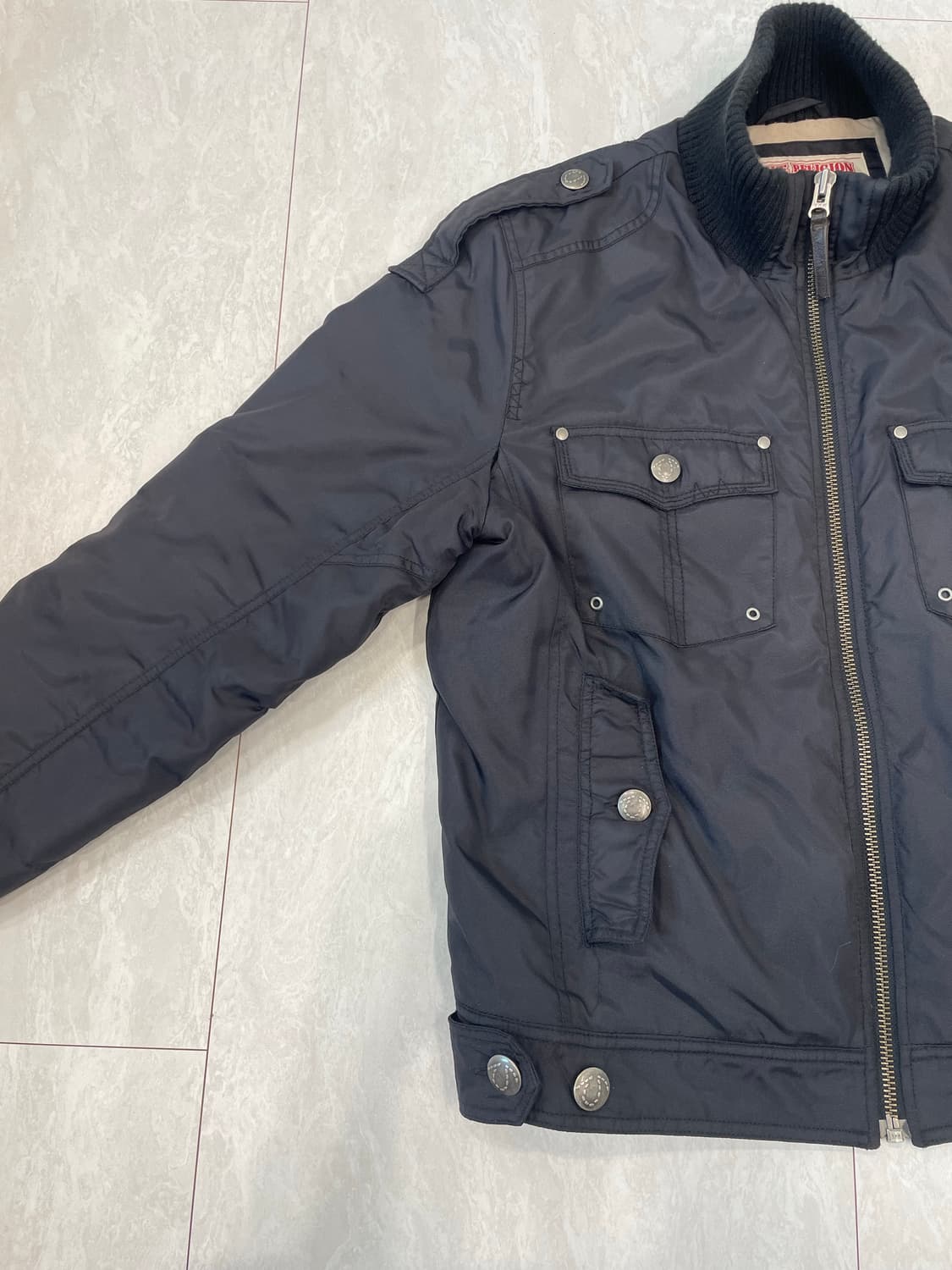 True Religion 트루릴리전 말발굽 스냅 봄버 자켓 블랙 상품이미지2