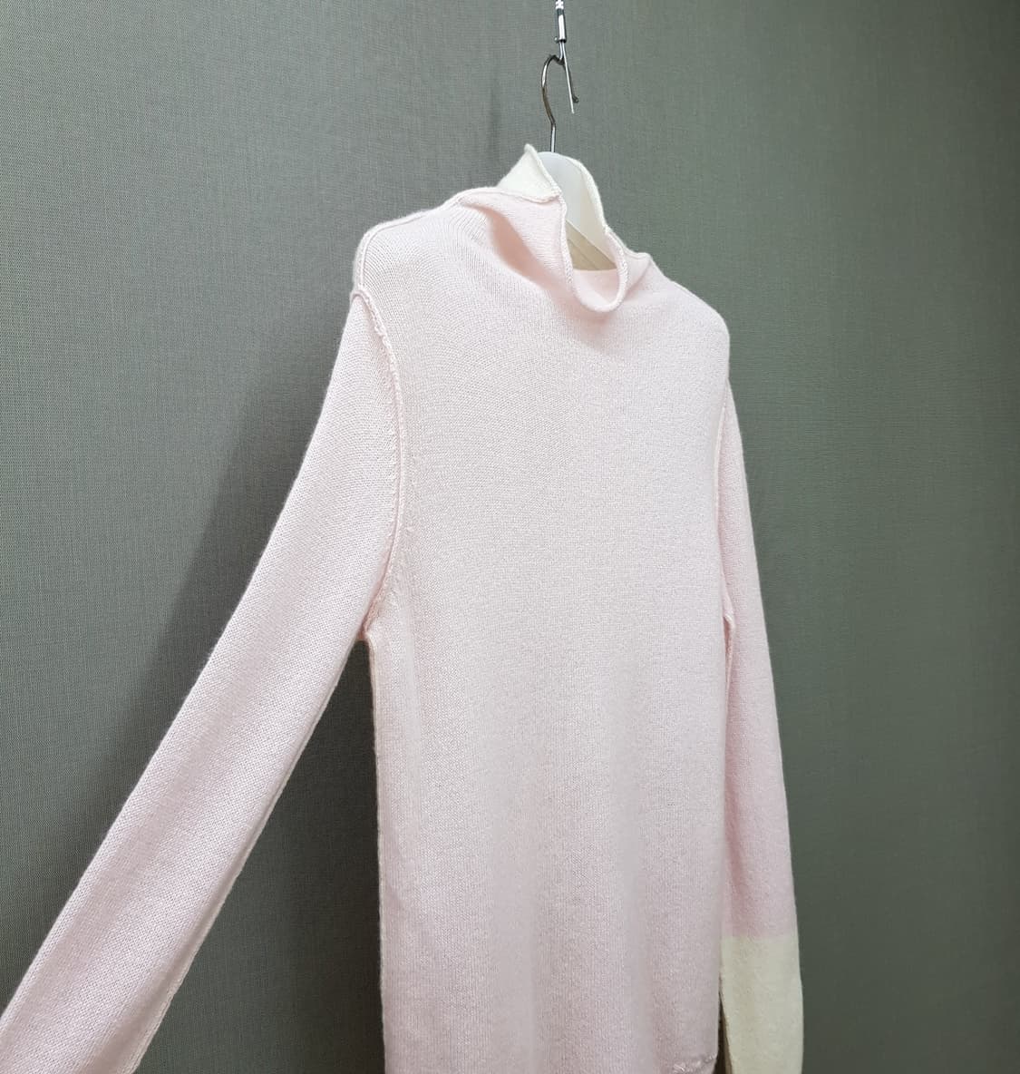 손정완 2021 배색 캐시미어 100 하이넥 니트 55사이즈 상품이미지3