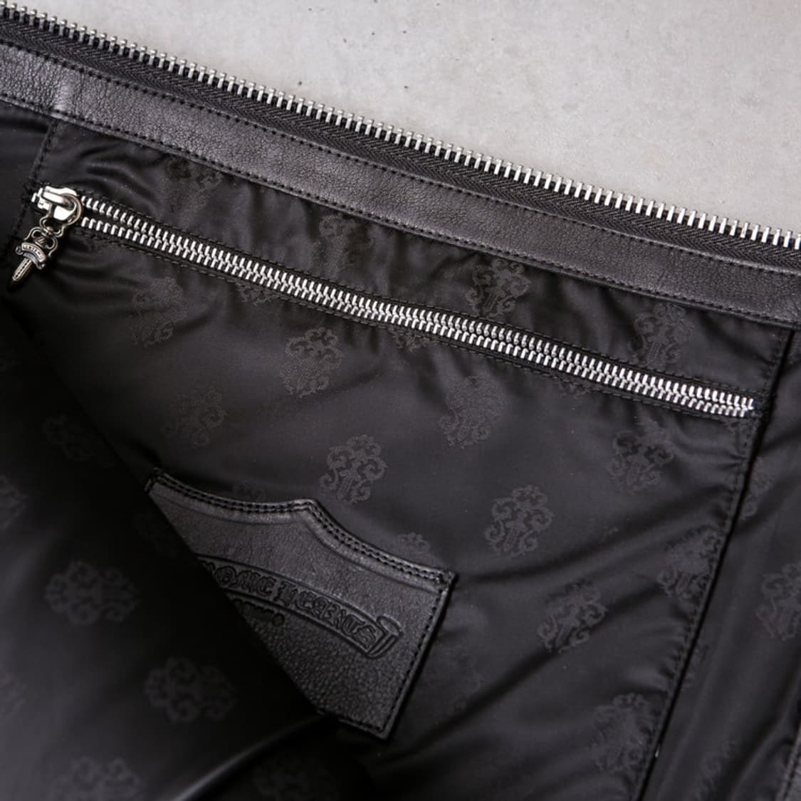 크롬하츠 블랙 레더 CH 클러치백 XL 사이즈 상품이미지6