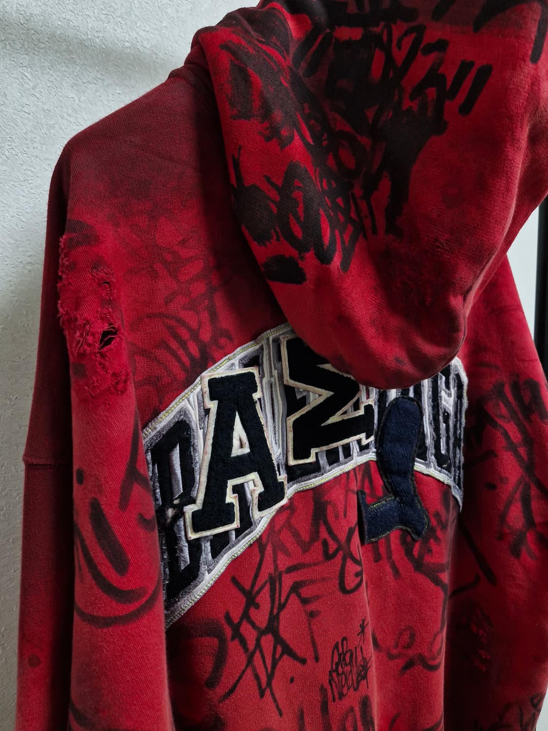 [L] 발렌시아가 SS23 레드 스케이터 그래피티 후드집업 상품이미지5