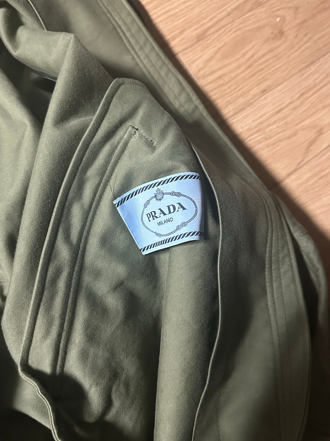 프라다 23fw 후디드 맥시 파카 38 상품이미지4