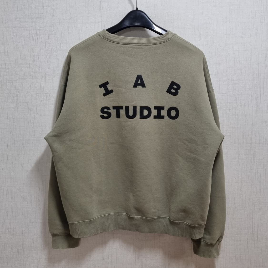 ( L ) 아이앱 스튜디오 맨투맨 카키 상품이미지3