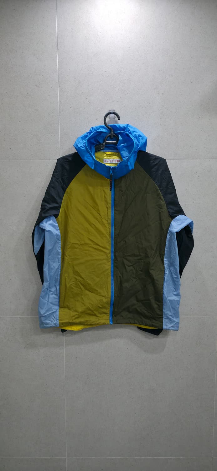 공용)마르니 X 유니클로 바람막이 상품이미지1